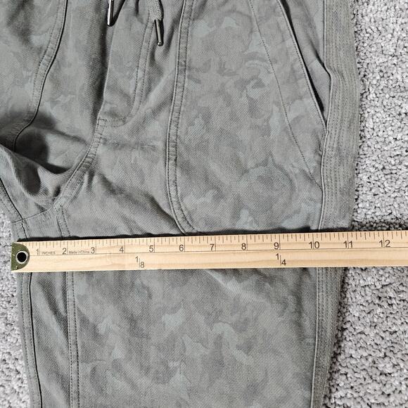 Athleta Pants Womens 4 Green Camo Printed Farallon Joggers Stretch Activewear - Picture 9 of 10